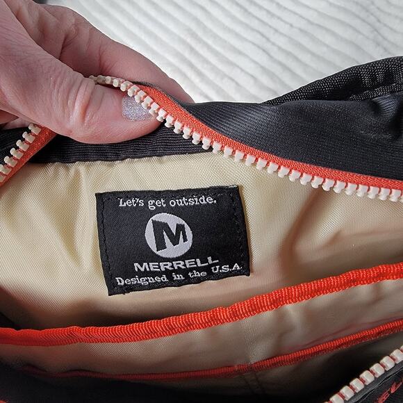Merrell Black Messenger Crossbody Bag Adjustable Strap Outdoor Travel Work - Picture 4 of 10